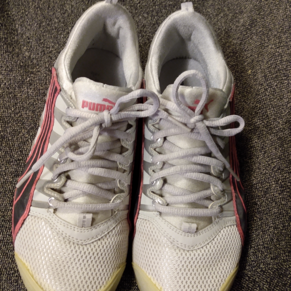 Women's Puma walking / running shoes size 8, excellent used condition!